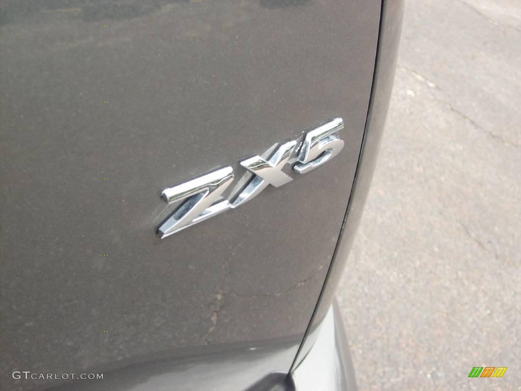 2005 Focus ZX5 SES Hatchback - Liquid Grey Metallic / Charcoal/Charcoal photo #12