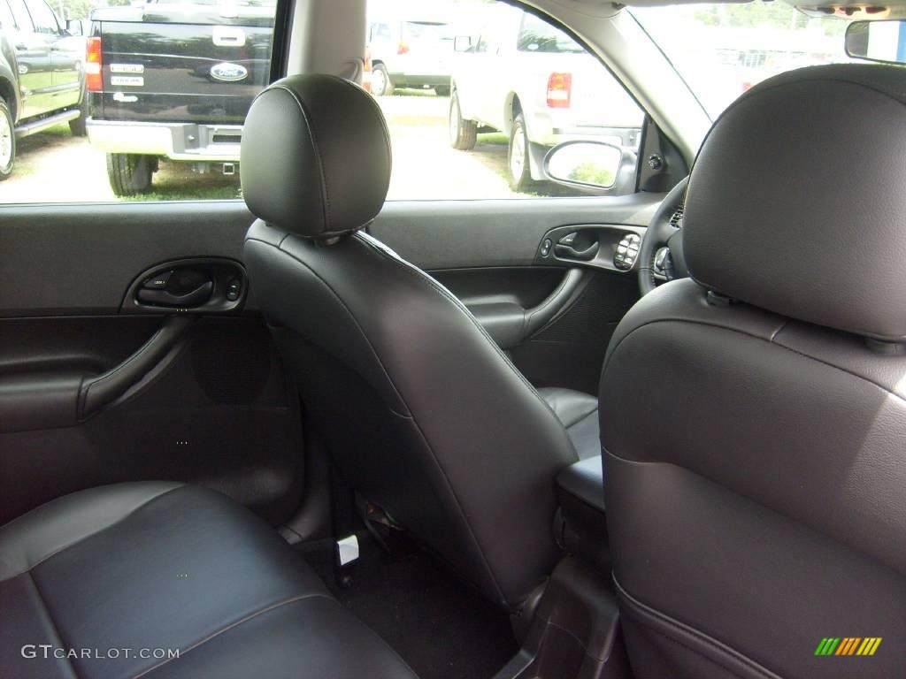 2005 Focus ZX5 SES Hatchback - Liquid Grey Metallic / Charcoal/Charcoal photo #18