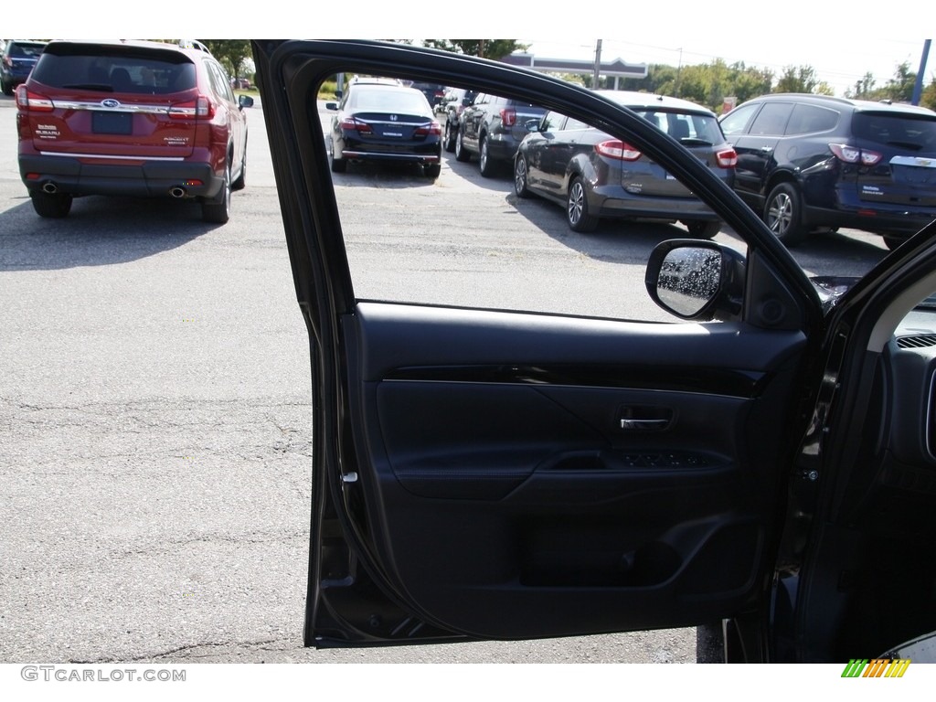 2019 Outlander SE - Labrador Black Metallic / Black photo #9