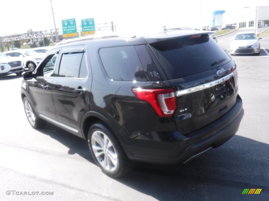 2019 Explorer XLT 4WD - Agate Black / Medium Black/Desert Copper photo #9
