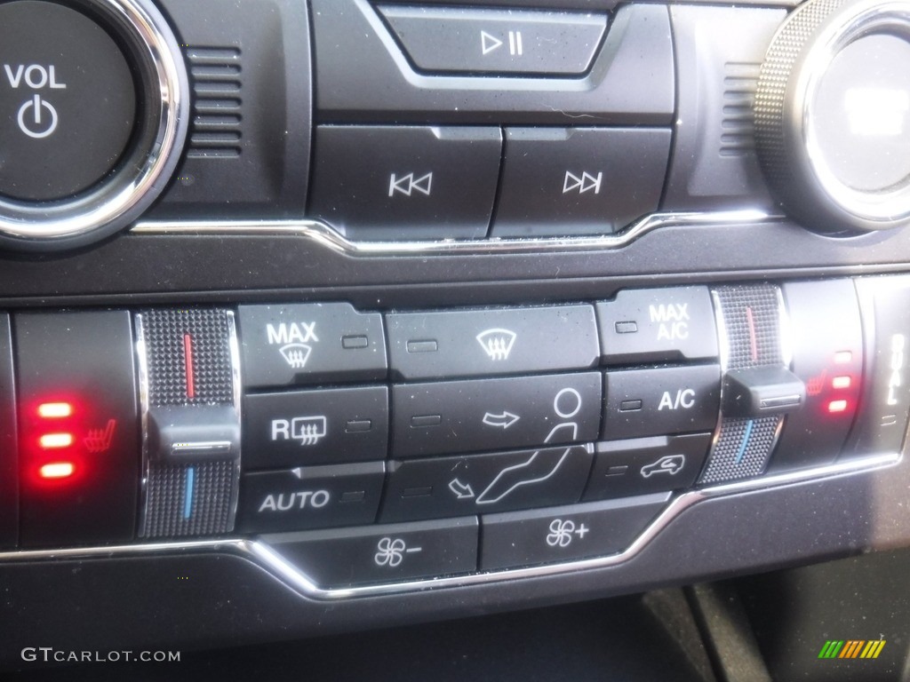 2019 Explorer XLT 4WD - Agate Black / Medium Black/Desert Copper photo #24