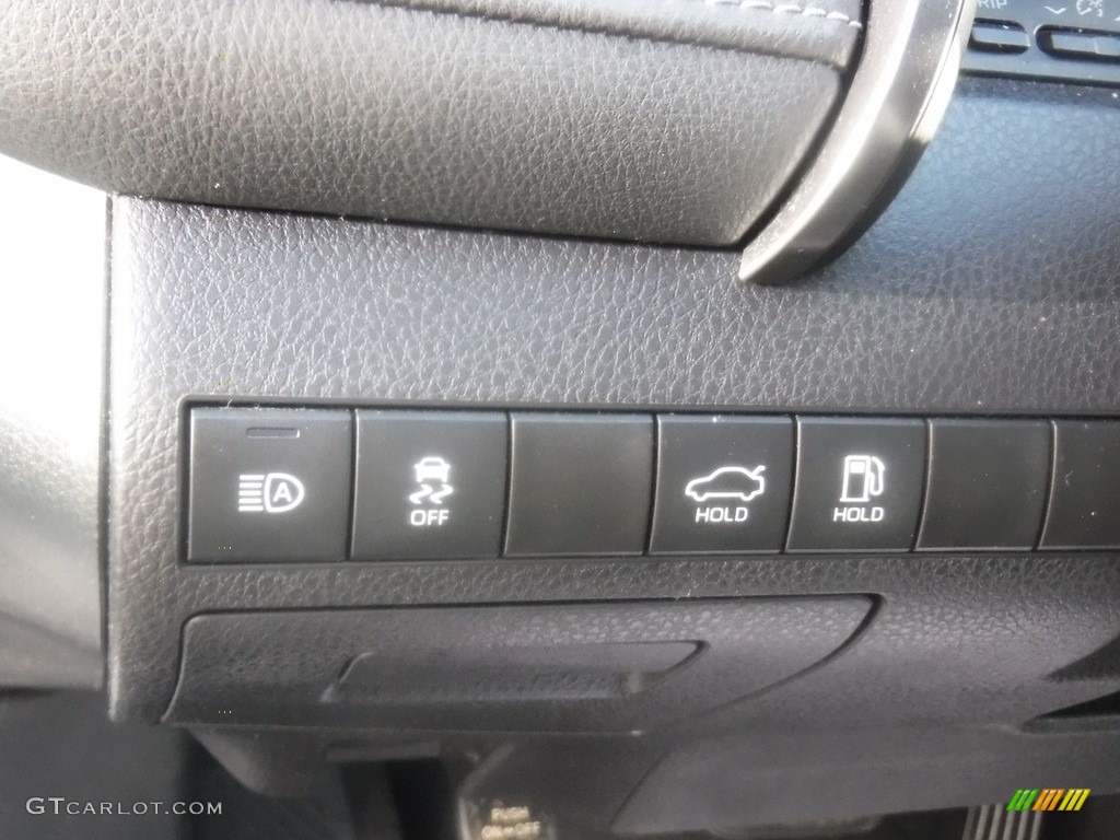 2019 Camry SE - Celestial Silver Metallic / Black photo #8