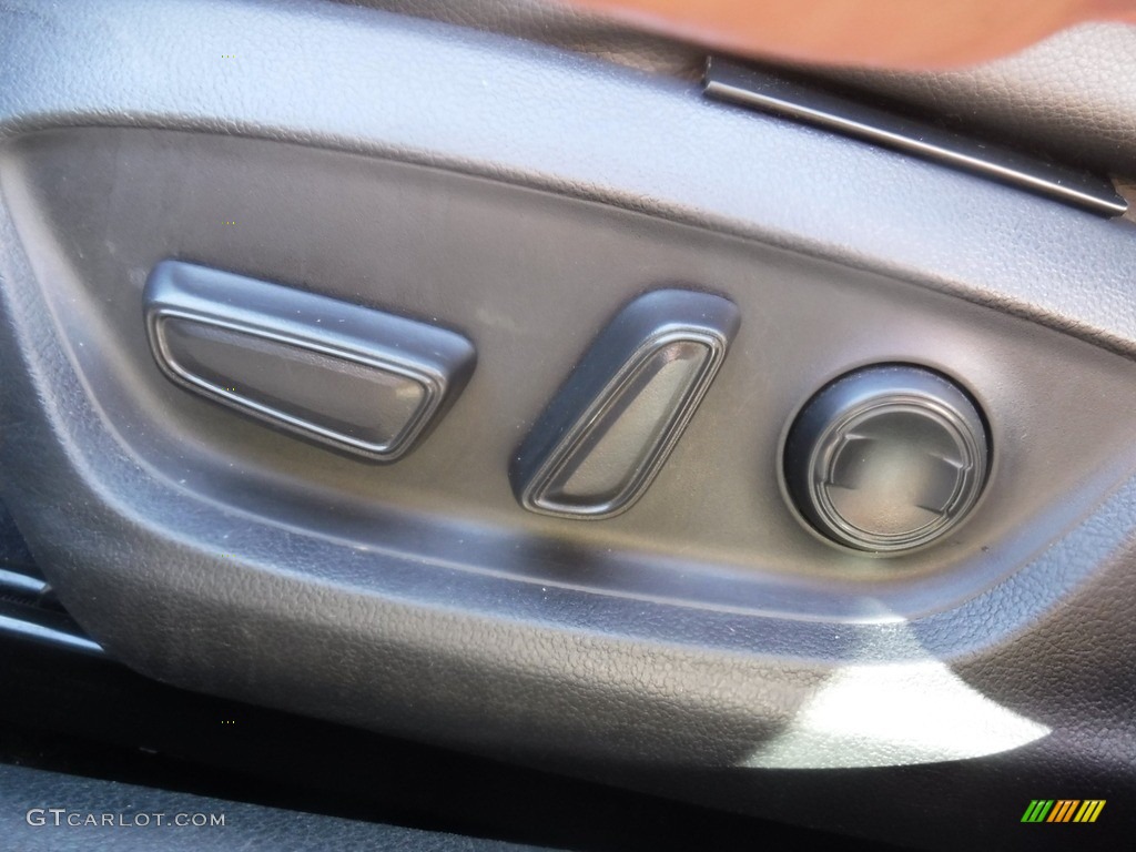 2019 Camry SE - Celestial Silver Metallic / Black photo #20