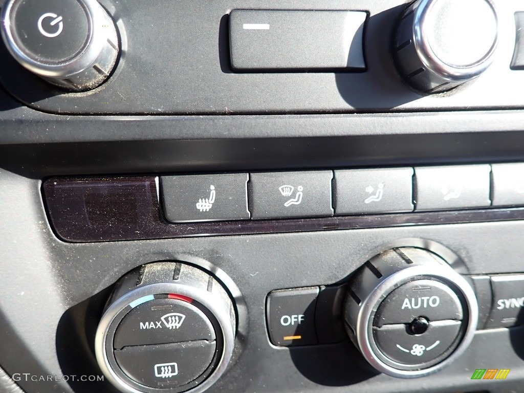 2014 Volkswagen Jetta GLI Controls Photo #139628798