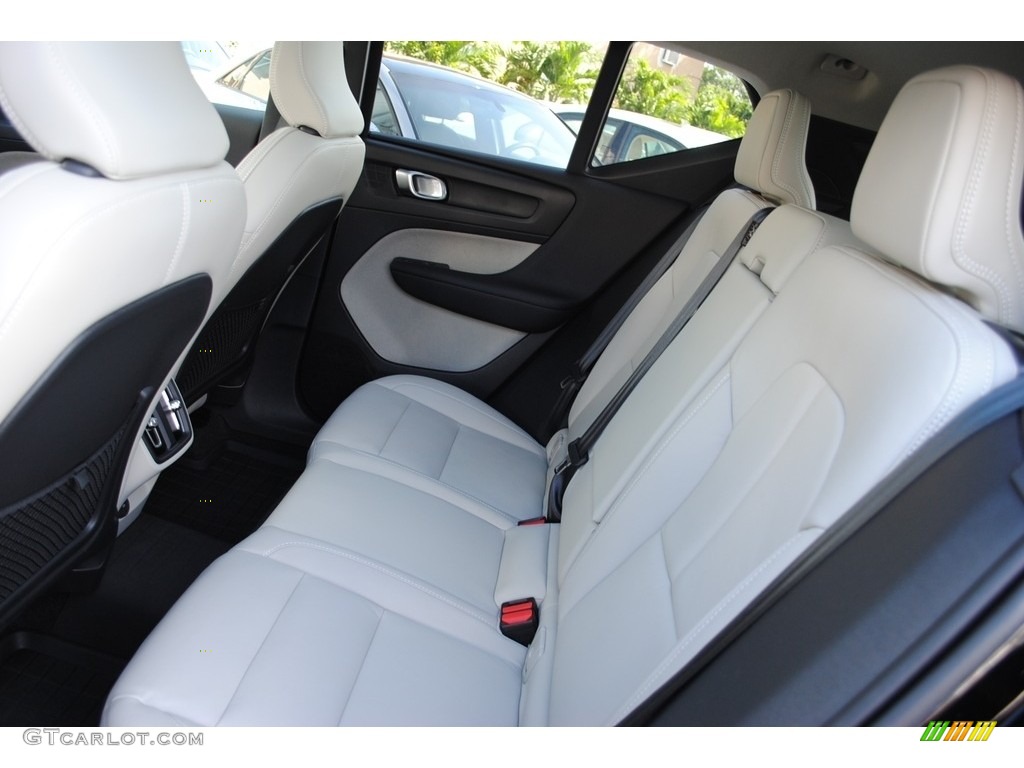 2020 XC40 T5 Momentum AWD - Black Stone / Blond/Charcoal photo #11