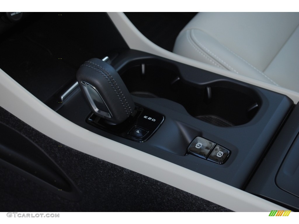 2020 XC40 T5 Momentum AWD - Black Stone / Blond/Charcoal photo #14