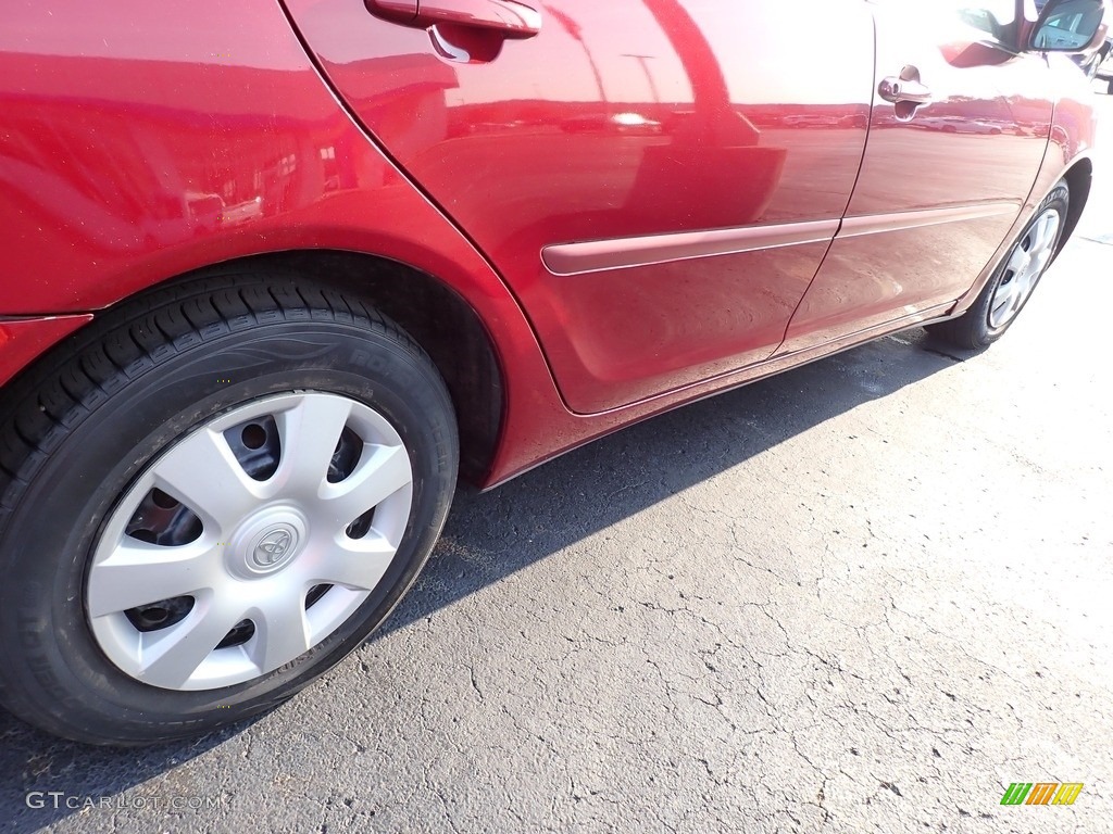2004 Camry LE - Salsa Red Pearl / Stone photo #16