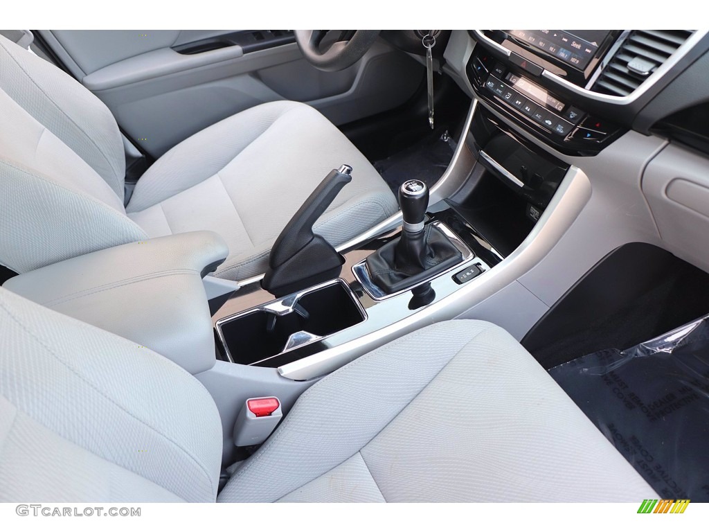 2017 Honda Accord LX Sedan Front Seat Photos