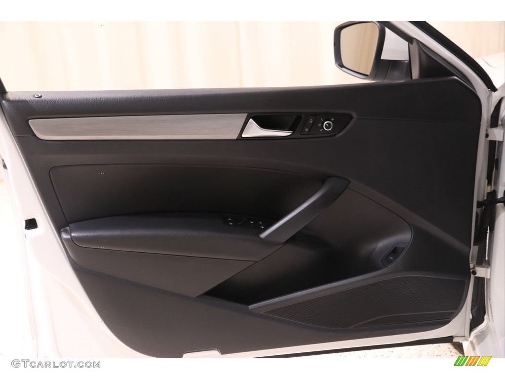 2015 Volkswagen Passat SE Sedan Titan Black Door Panel Photo #139650136