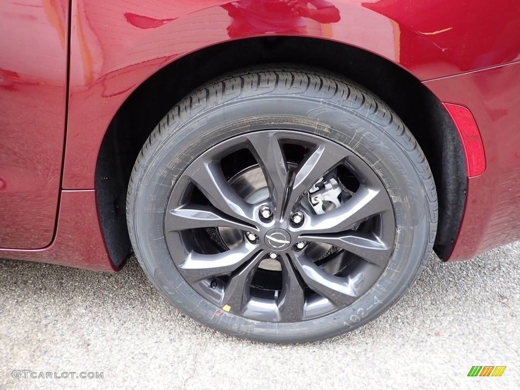 2020 Chrysler Pacifica Touring L Wheel Photos