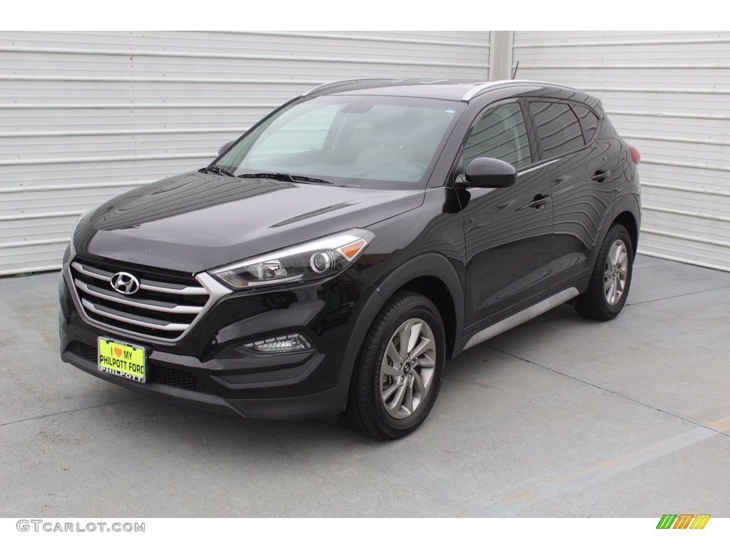 2017 Hyundai Tucson SE Exterior Photos