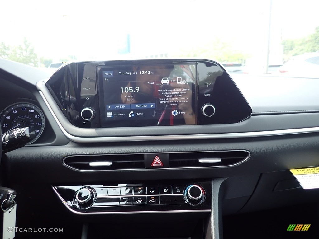 2021 Hyundai Sonata SE Controls Photo #139656028