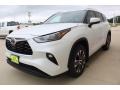 2020 Blizzard White Pearl Toyota Highlander XLE  photo #4