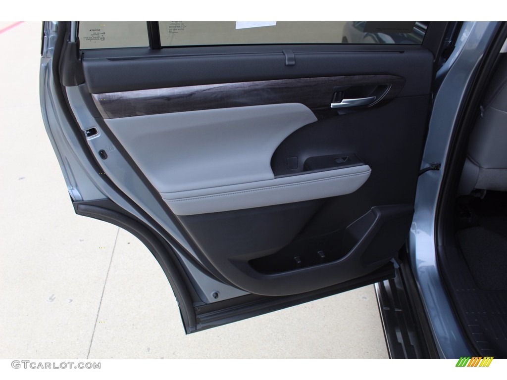 2020 Toyota Highlander Platinum Gray Door Panel Photo #139658227