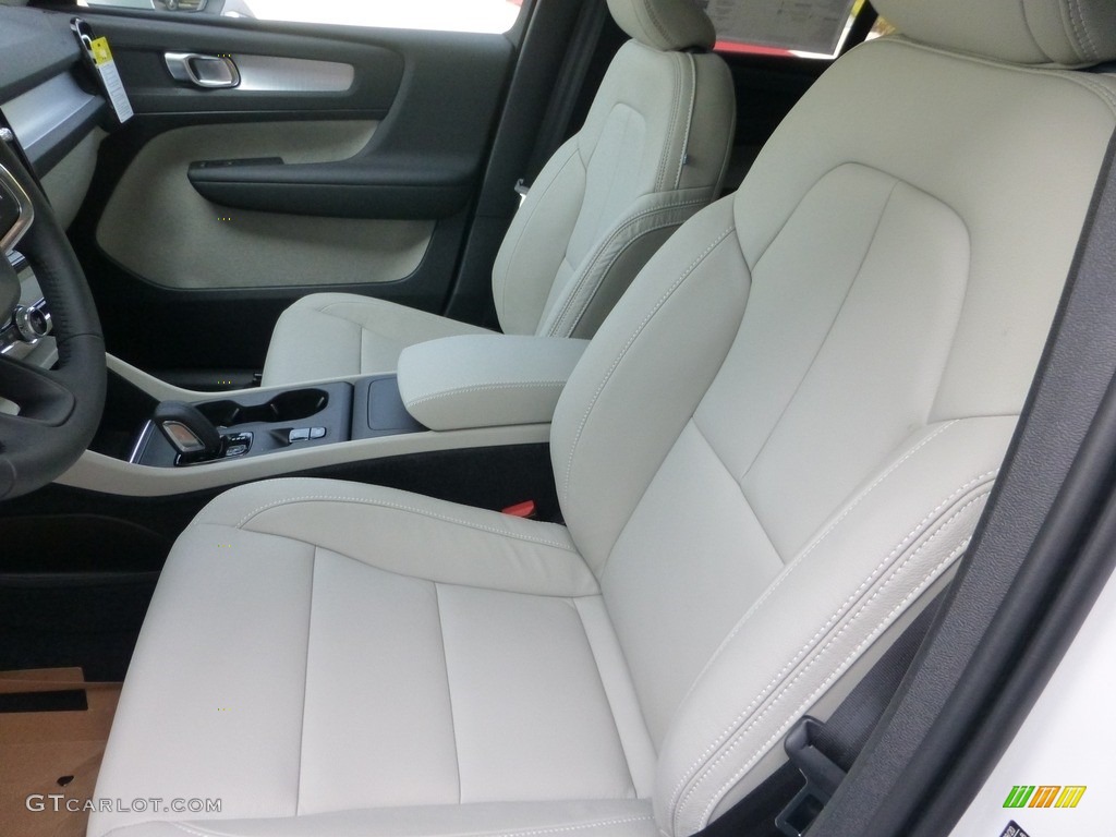 2021 Volvo XC40 T5 Momentum AWD Front Seat Photo #139659733