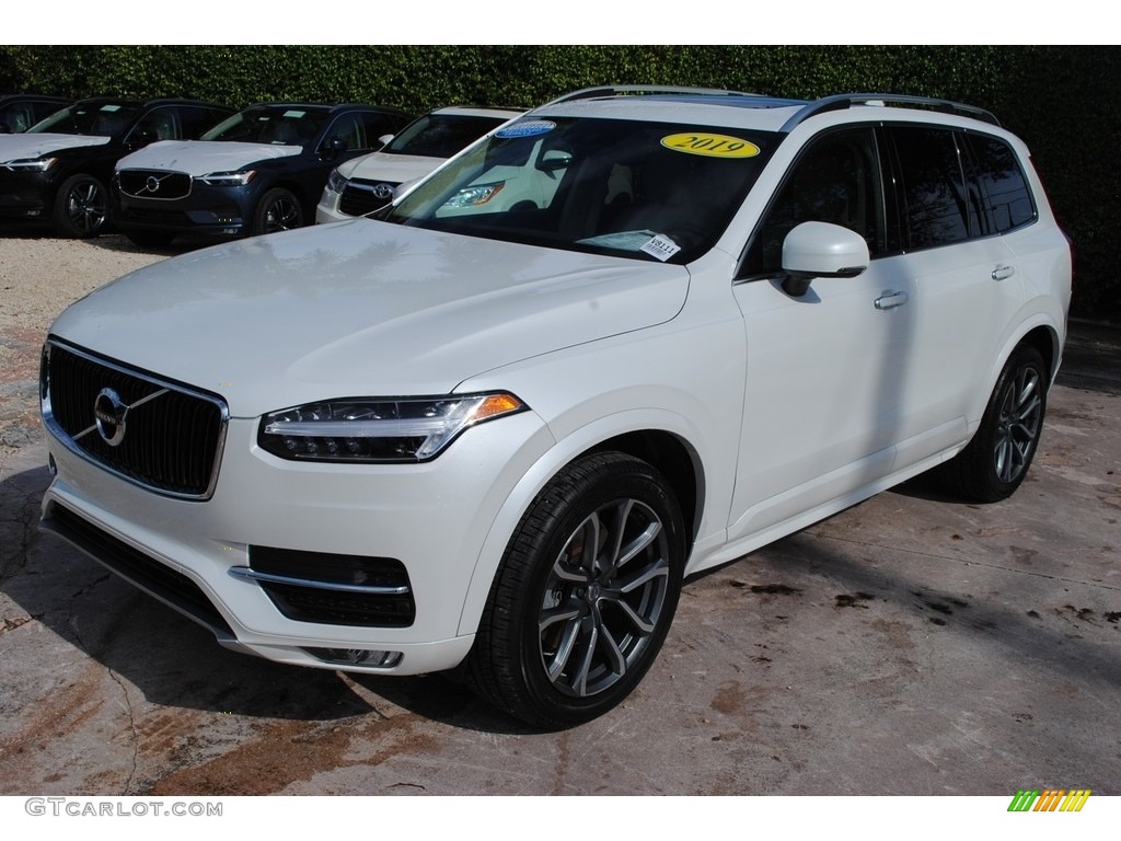 Crystal White Metallic 2019 Volvo XC90 T5 Momentum Exterior Photo #139663171