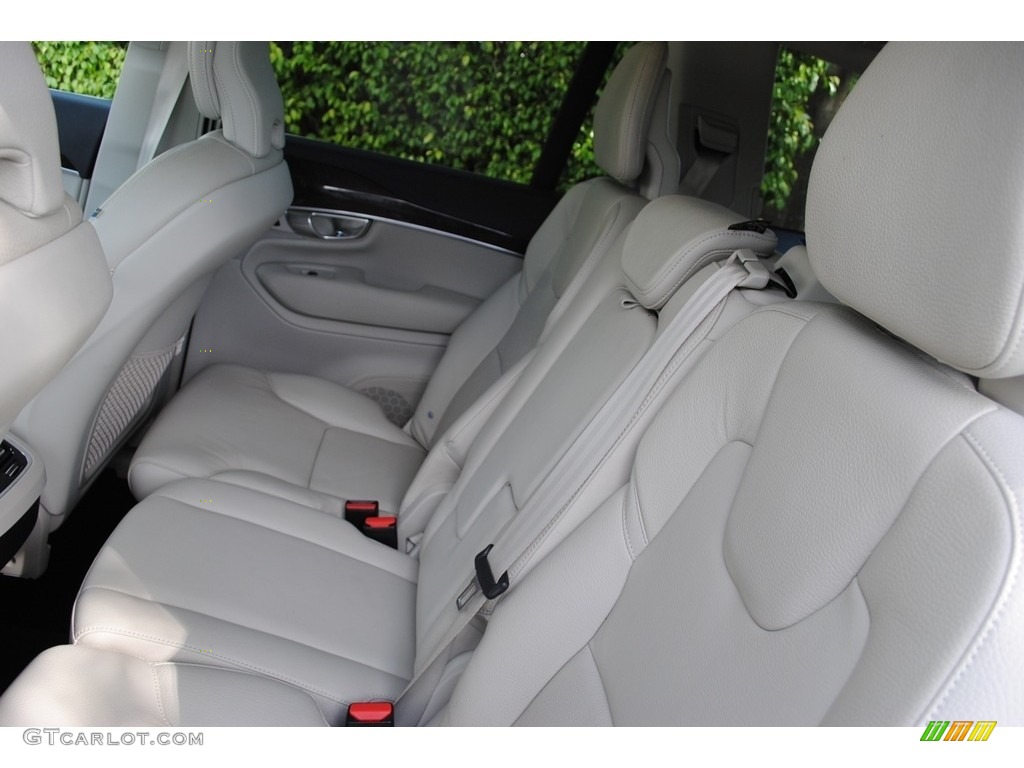 2019 Volvo XC90 T5 Momentum Rear Seat Photos