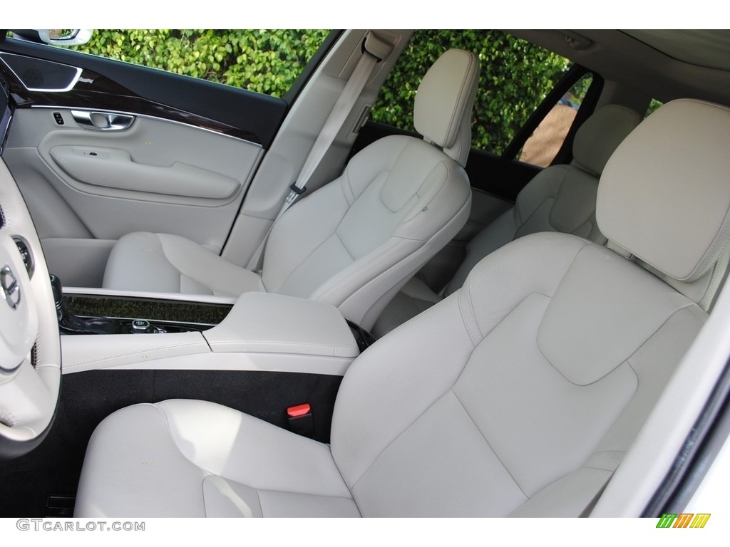 Blonde Interior 2019 Volvo XC90 T5 Momentum Photo #139663353