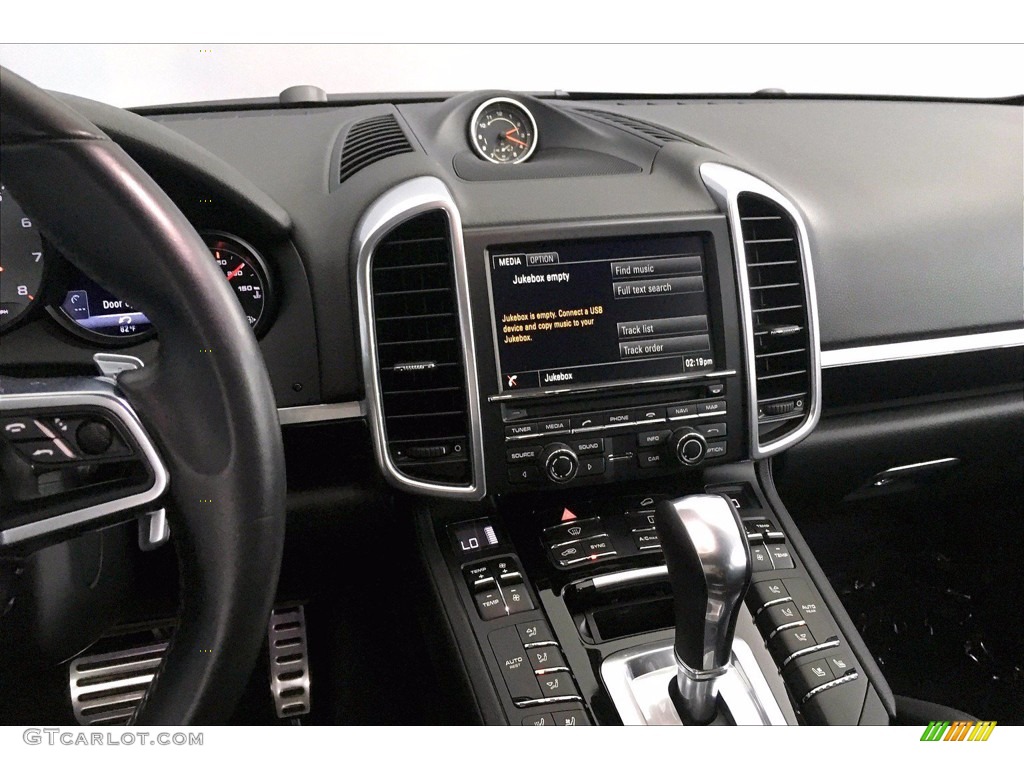 2016 Porsche Cayenne S Controls Photo #139663645