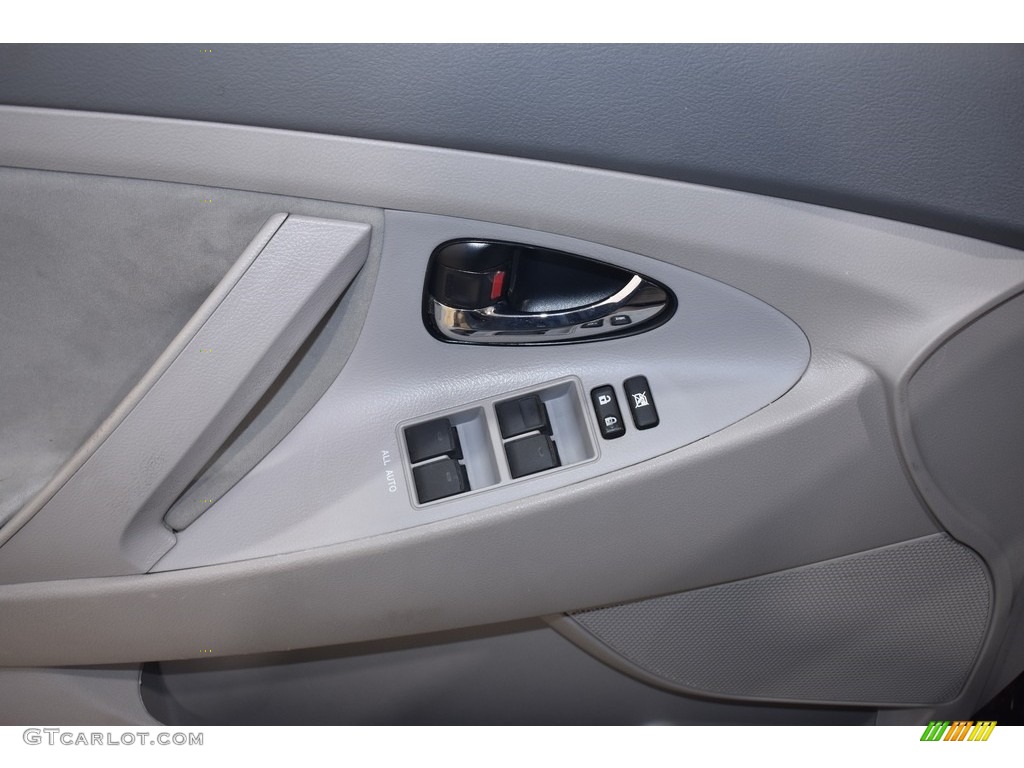 2011 Camry LE - Black / Ash photo #10