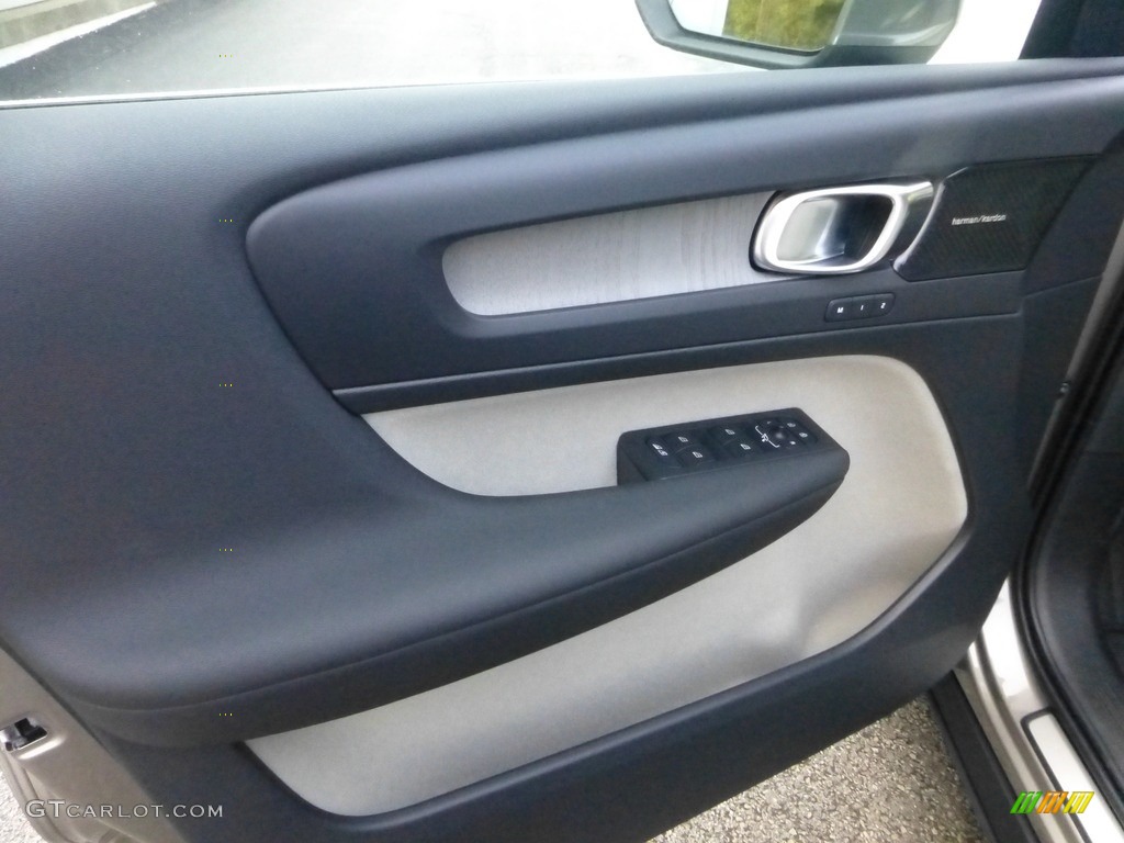 2021 Volvo XC40 T5 Inscription AWD Blond/Charcoal Door Panel Photo #139664992
