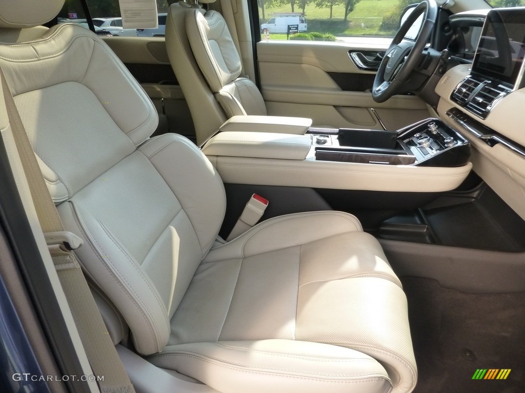 2019 Lincoln Navigator Select 4x4 Front Seat Photo #139666855