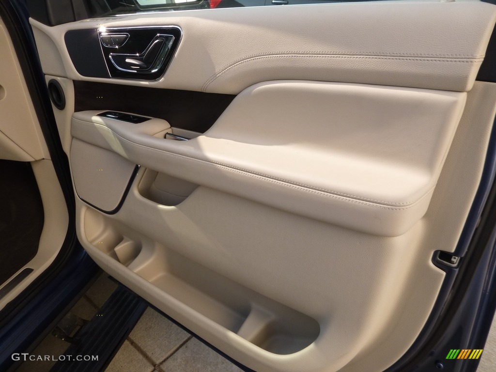 2019 Lincoln Navigator Select 4x4 Cappuccino Door Panel Photo #139666873