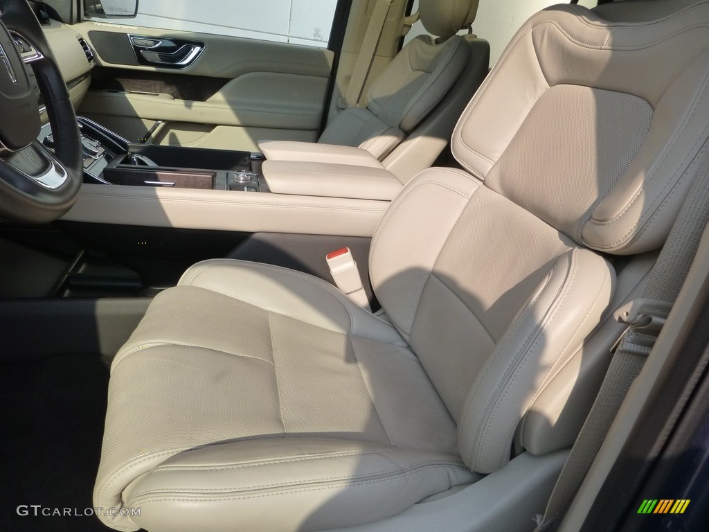 2019 Lincoln Navigator Select 4x4 Front Seat Photos