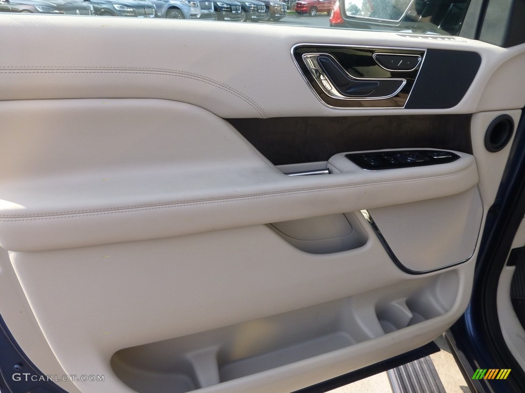2019 Lincoln Navigator Select 4x4 Door Panel Photos