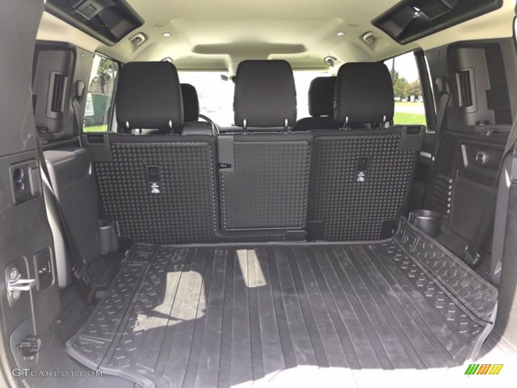 2020 Land Rover Defender 110 Trunk Photos