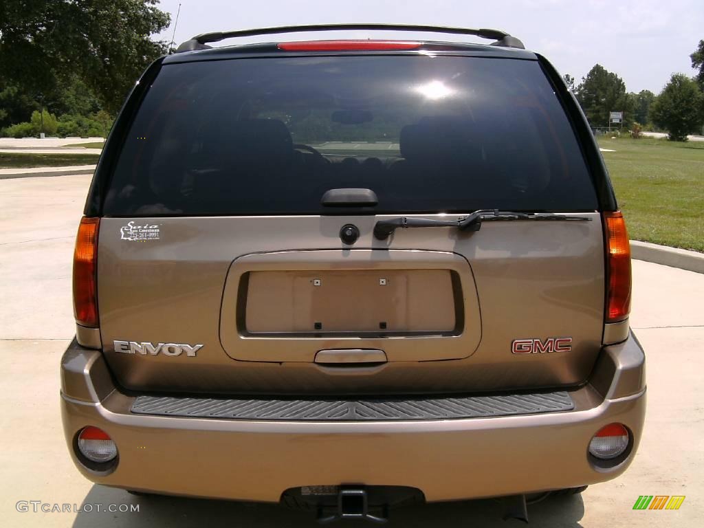 2002 Envoy SLT - Sandalwood Metallic / Light Oak photo #4