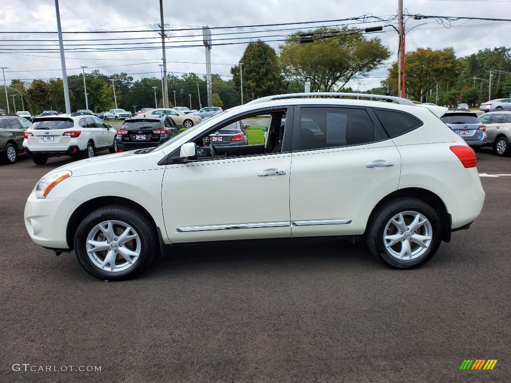 2011 Rogue SV AWD - Pearl White / Black photo #10