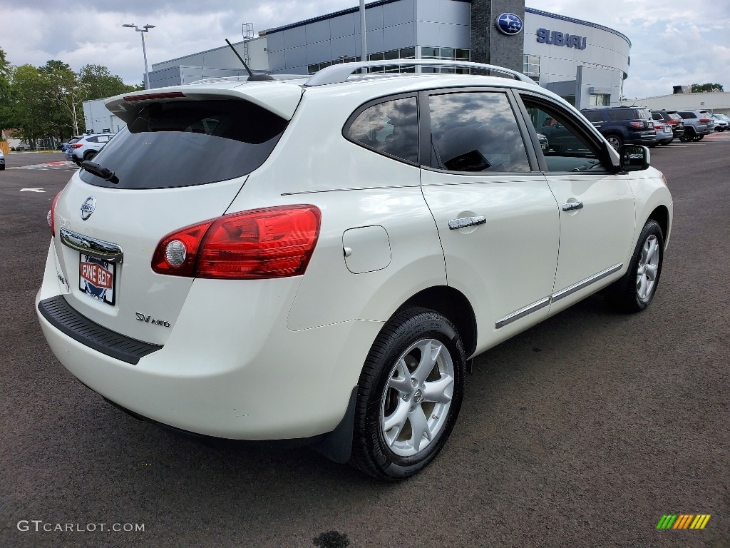 2011 Rogue SV AWD - Pearl White / Black photo #13