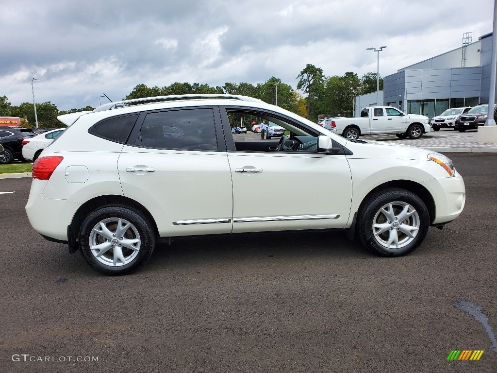 2011 Rogue SV AWD - Pearl White / Black photo #14