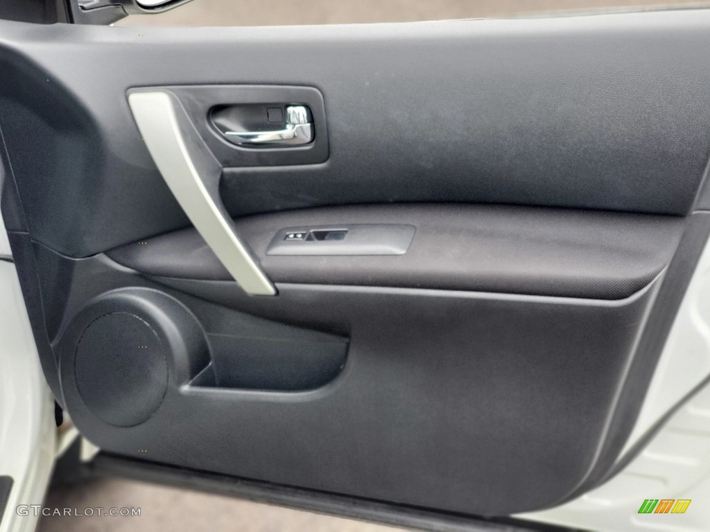 2011 Rogue SV AWD - Pearl White / Black photo #16