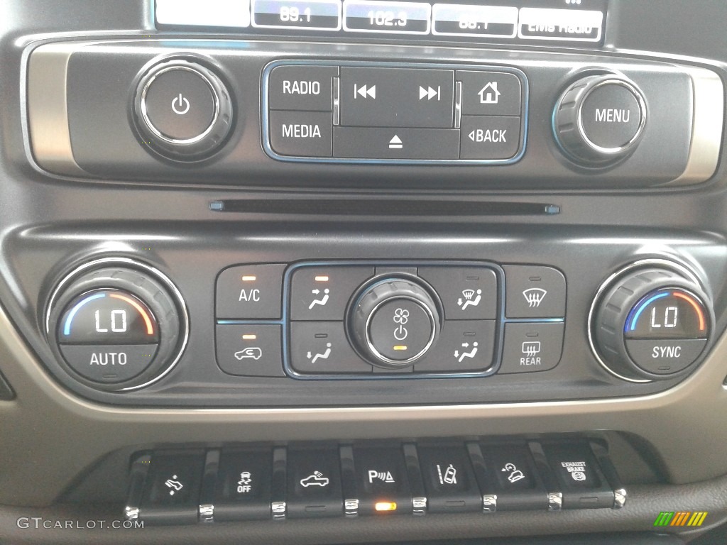 2018 GMC Sierra 3500HD Denali Crew Cab 4x4 Controls Photo #139692861
