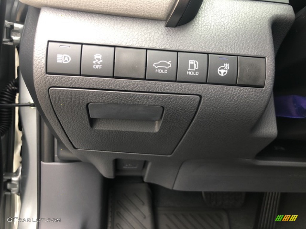 2020 Toyota Camry SE AWD Controls Photos