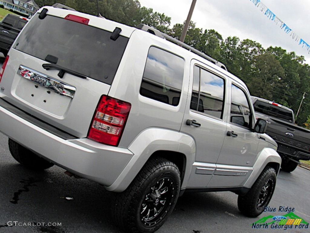 2012 Liberty Sport - Bright Silver Metallic / Dark Slate Gray photo #25
