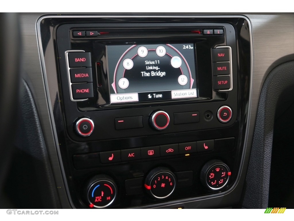 2015 Volkswagen Passat SE Sedan Controls Photo #139702038