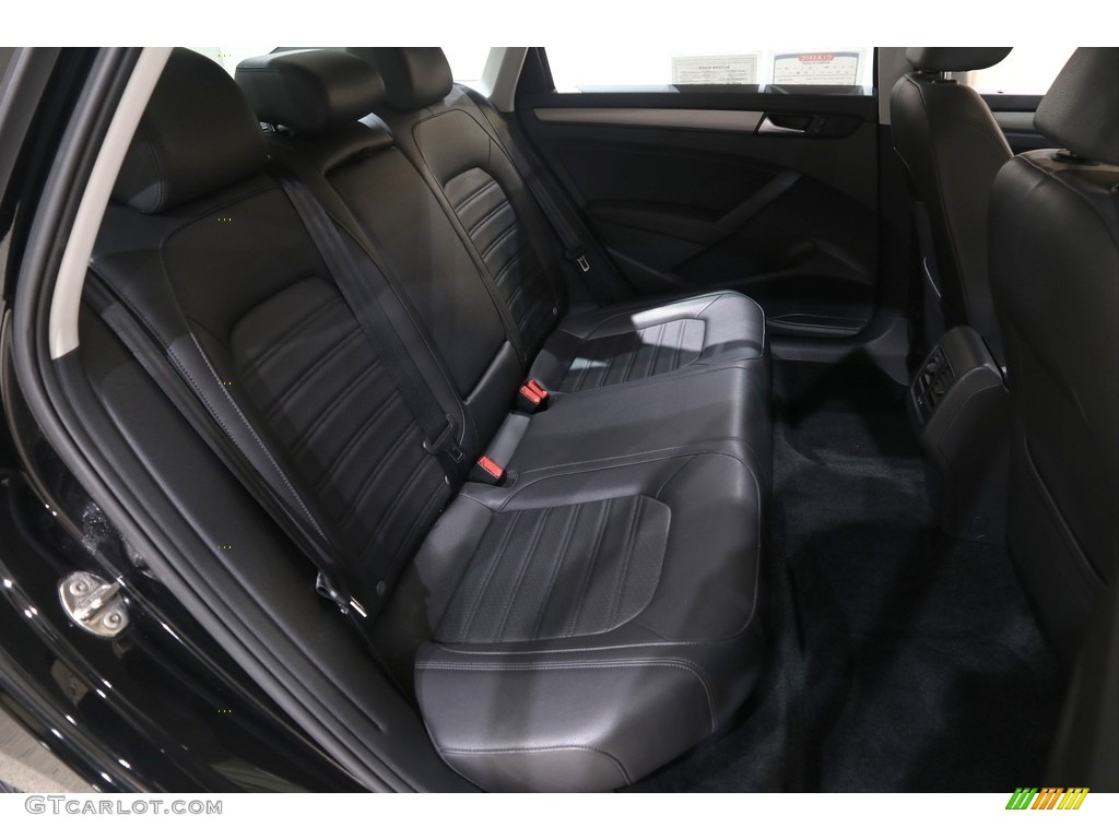 Titan Black Interior 2015 Volkswagen Passat SE Sedan Photo #139702191