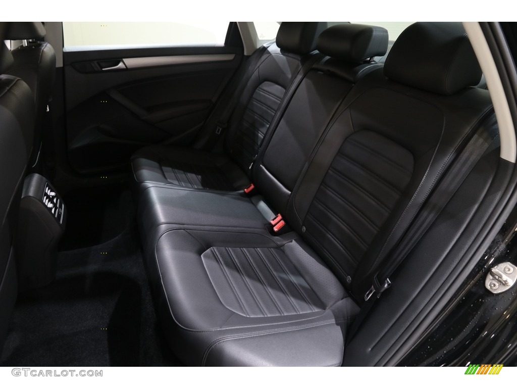 2015 Volkswagen Passat SE Sedan Rear Seat Photo #139702218