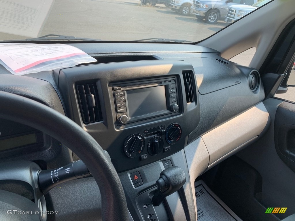 2014 Nissan NV200 SV Controls Photo #139704129