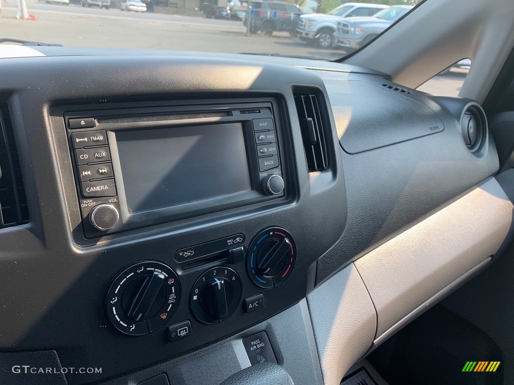 2014 Nissan NV200 SV Controls Photo #139704156