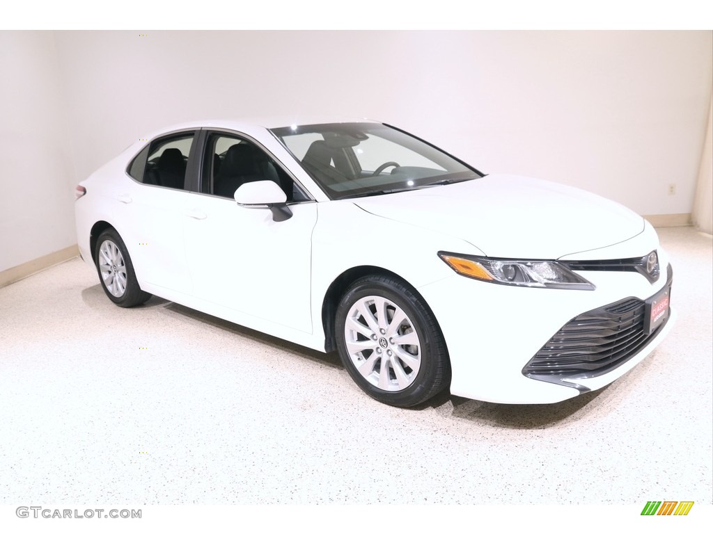 2018 Toyota Camry LE Exterior Photos