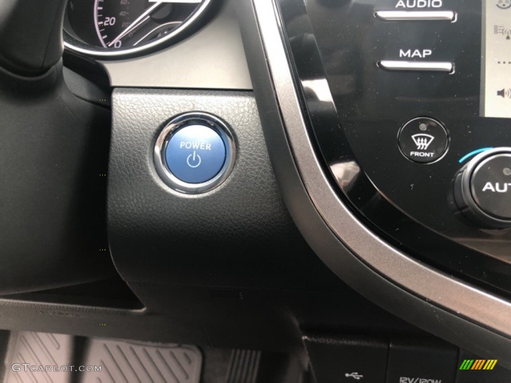2020 Toyota Camry Hybrid XLE Controls Photo #139707303