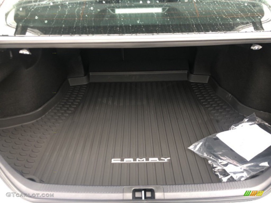2020 Toyota Camry Hybrid SE Trunk Photos