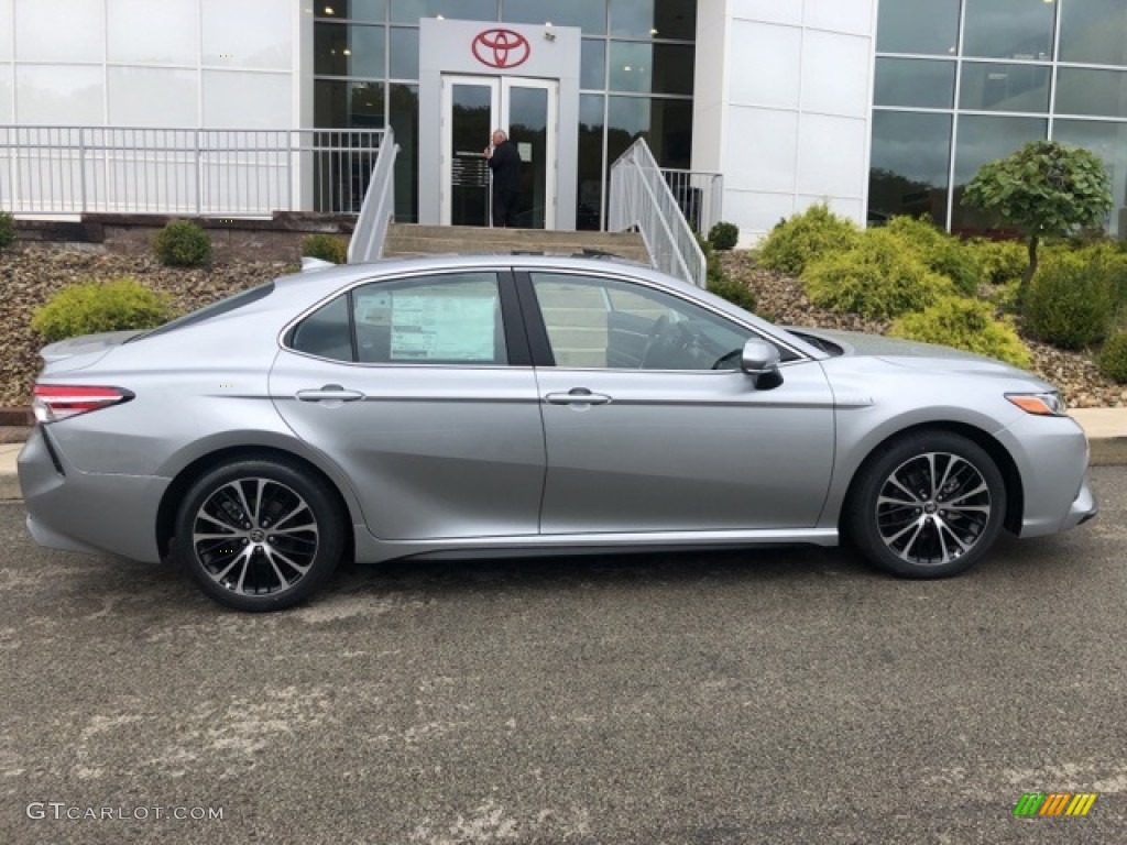 Celestial Silver Metallic 2020 Toyota Camry Hybrid SE Exterior Photo #139707627