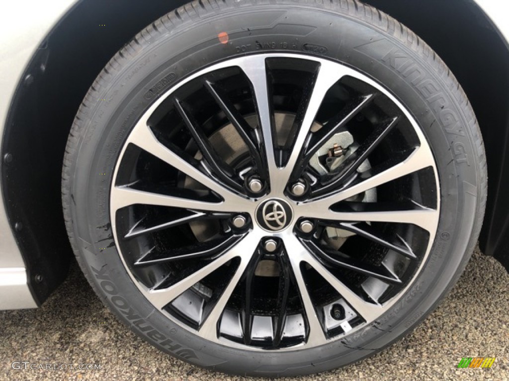 2020 Toyota Camry Hybrid SE Wheel Photos