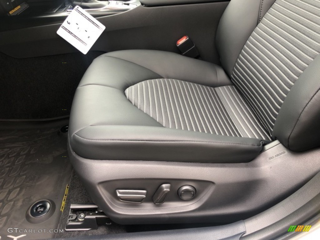 2020 Toyota Camry Hybrid SE Front Seat Photo #139707642