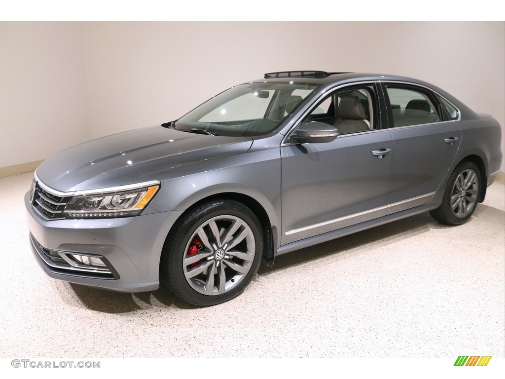 Platinum Gray Metallic 2017 Volkswagen Passat SE Sedan Exterior Photo #139710610